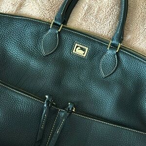 Absolutely stunning Dooney and Bourke pebbled leather bag in perfect condition
